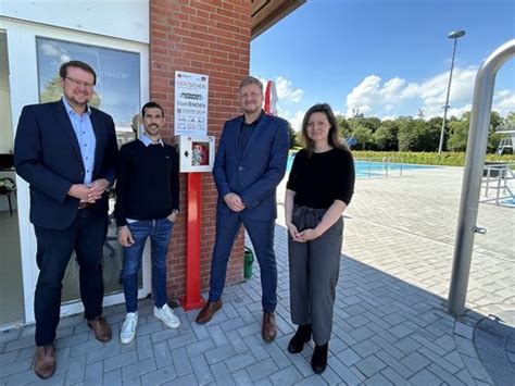 Herzsicheres Emden: Defibrillator im Freibad: Stadt Emden.